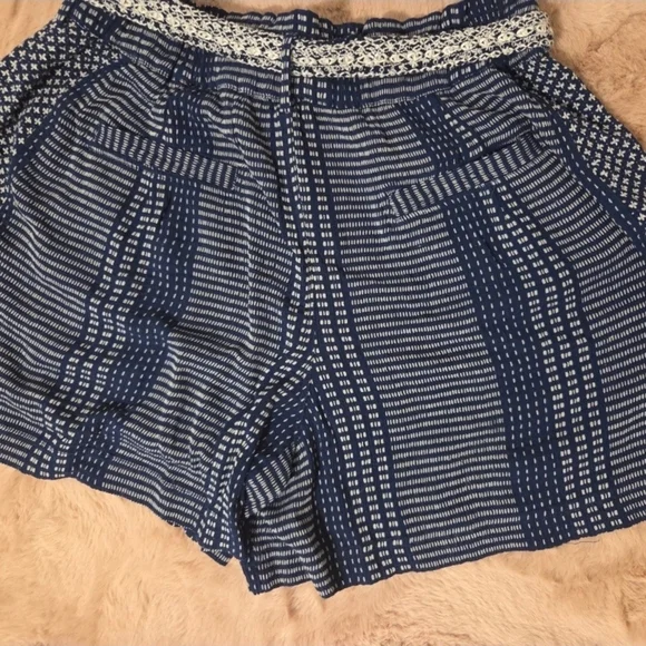 Anthropologie Blue and White Notched Collar Blouse - Picture 4 of 6